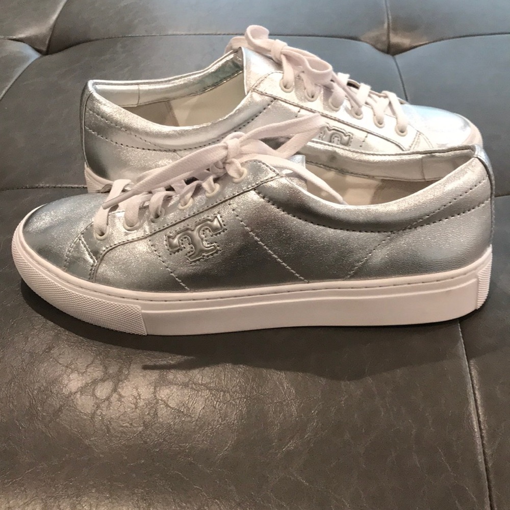 Tory Burch leather silver lace up shoe size 7.5 - Picture 3 of 8
